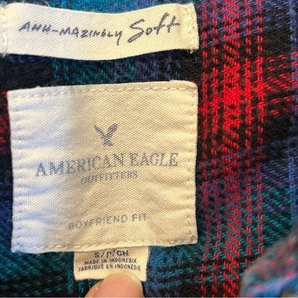 American Eagle Super Soft Boyfriend Fit Blue and Red Plaid Button-Up Flannel 💙 - Picture 5 of 7